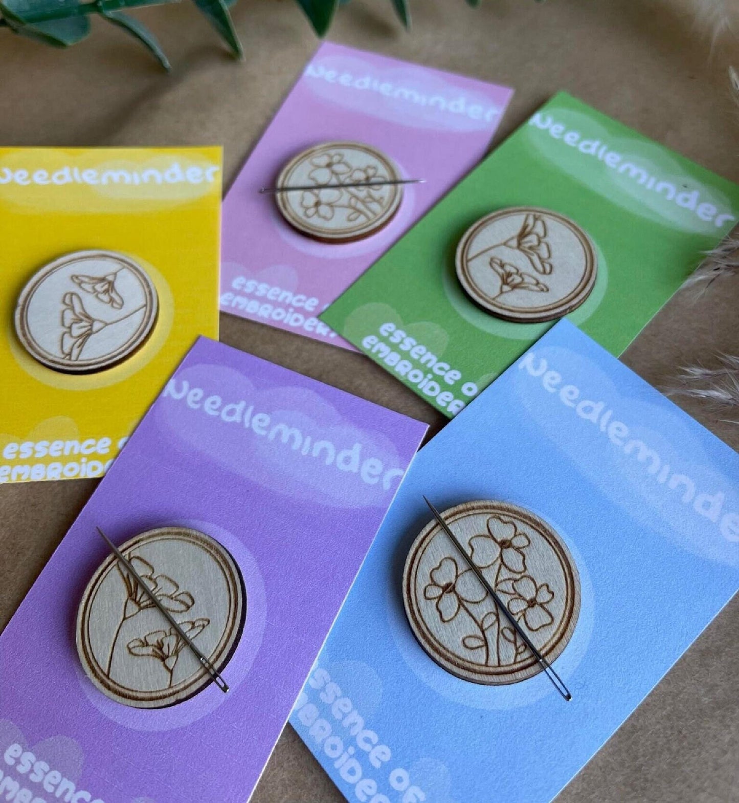 Wooden Flower Magnetic Needle Holder