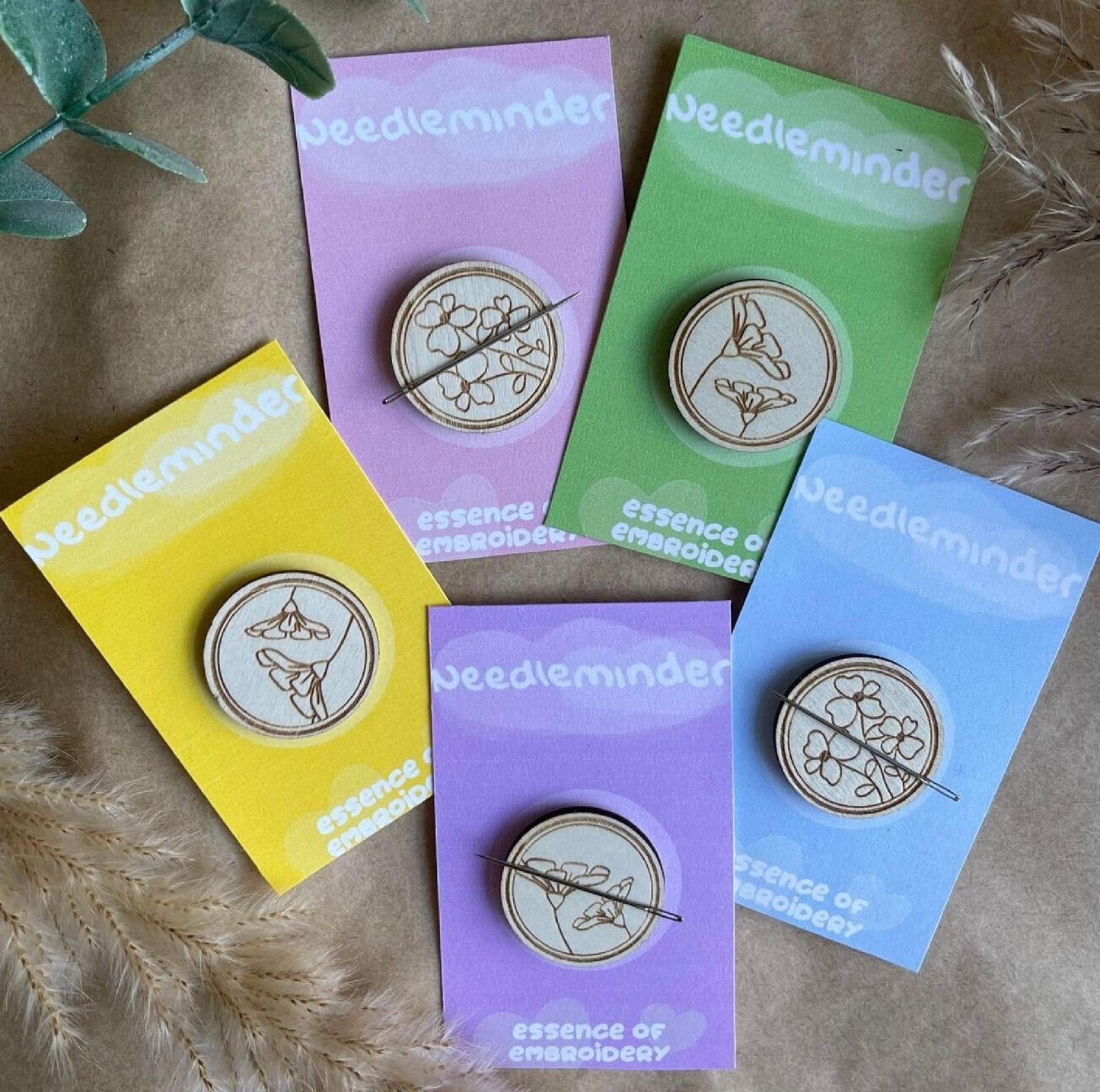 Wooden Flower Magnetic Needle Holder