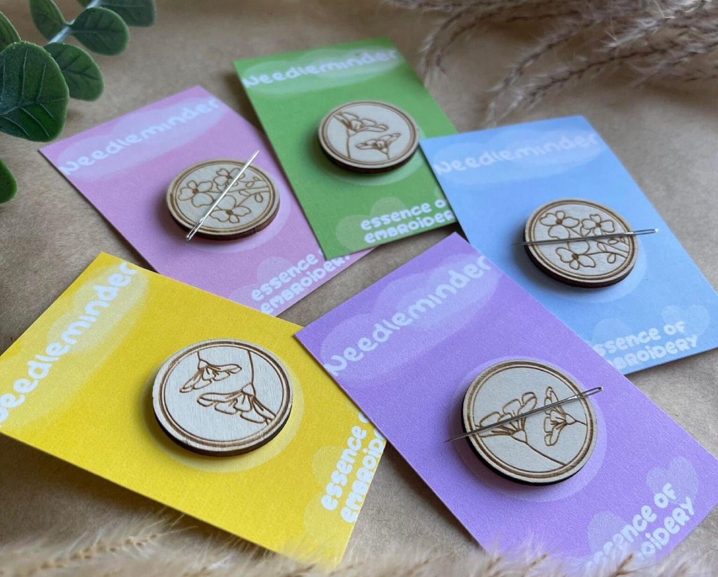 Wooden Flower Magnetic Needle Holder