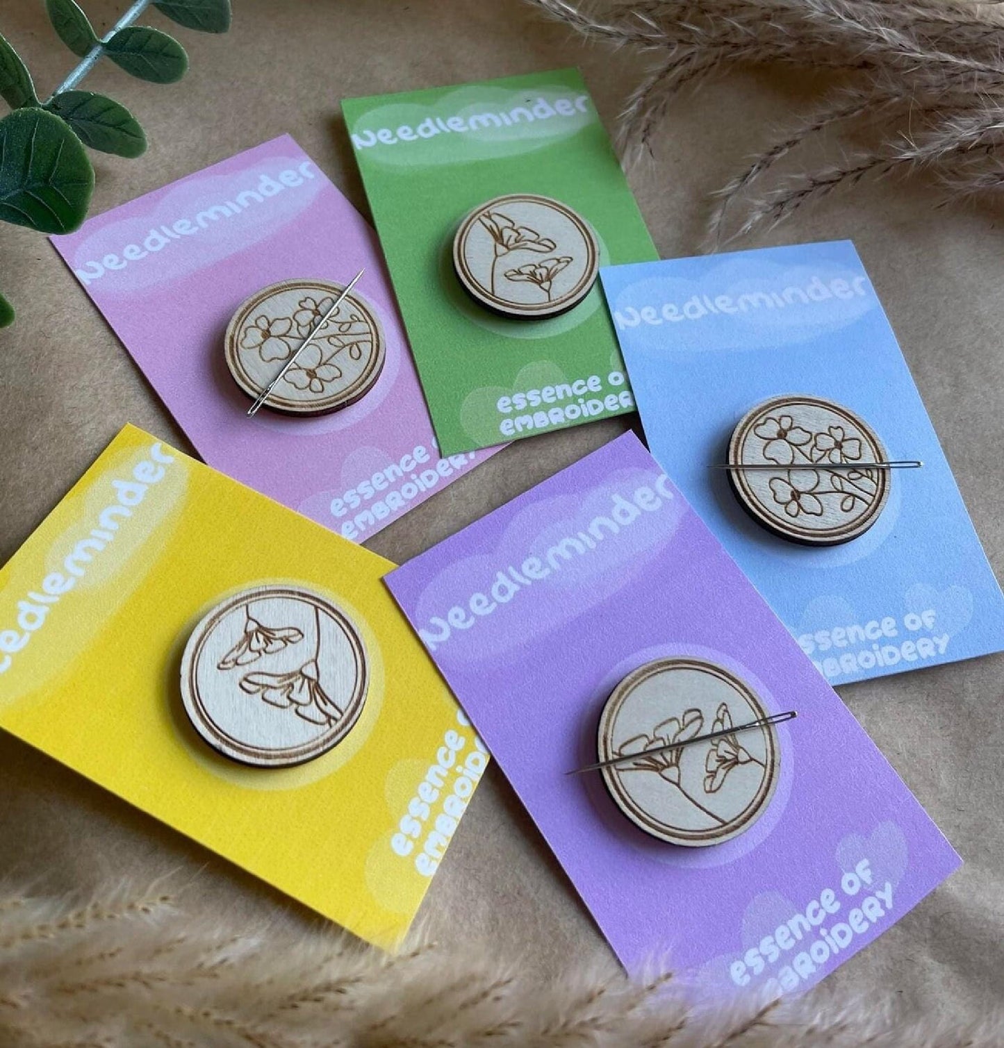 Wooden Flower Magnetic Needle Holder